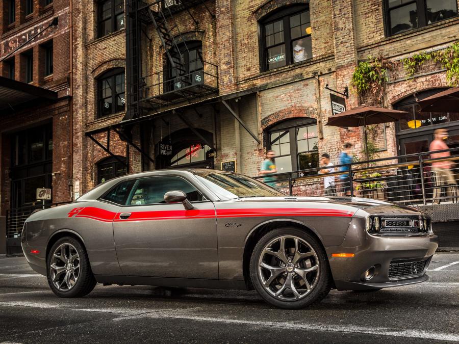  Dodge Challenger R/T Classic 2015 года  (фото 2 из 5)